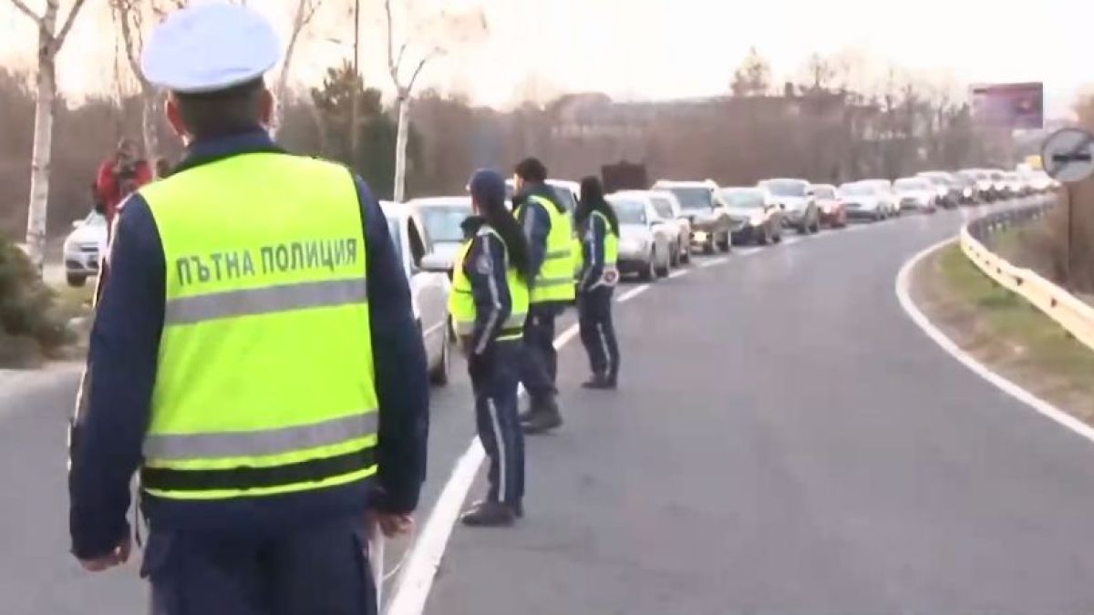 Извънредно: Затвориха изцяло прохода "Шипка"