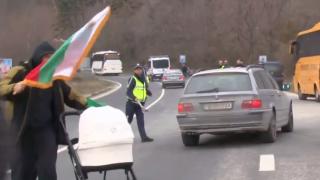 Лора Крумова гледа и не вярва на очите си, каква е тази дивотия на Шипка СНИМКИ 