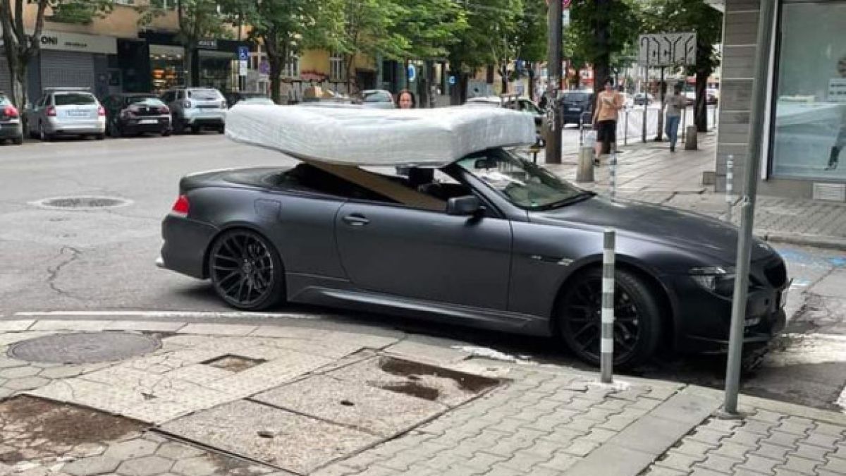 Куриозна СНИМКА от София: Да си купиш BMW шестица, а на него да возиш...