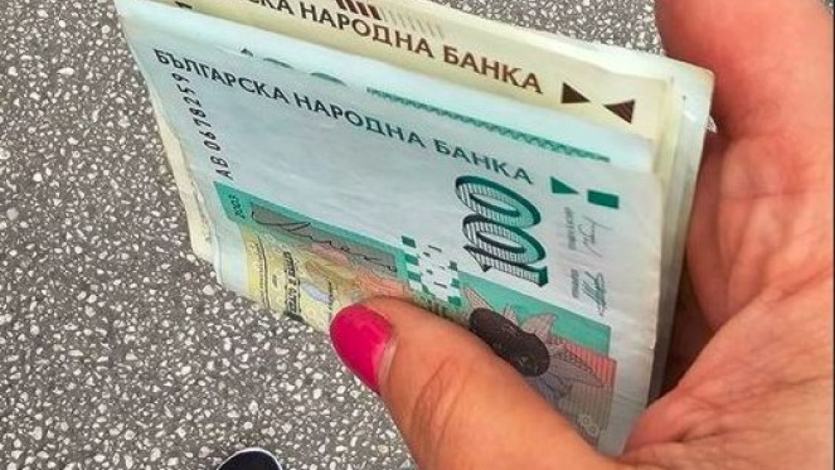 Не е за вярване какво направи пловдивчанин с тлъста пачка, която намери на улицата