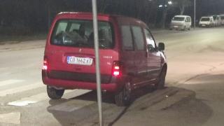 Това минава вече всякакви граници! Кола спира като в гората в София, а полицията... СНИМКИ
