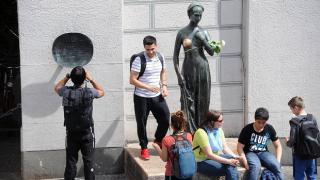 Нещо странно се случва с гърдите на Жулиета в Италия