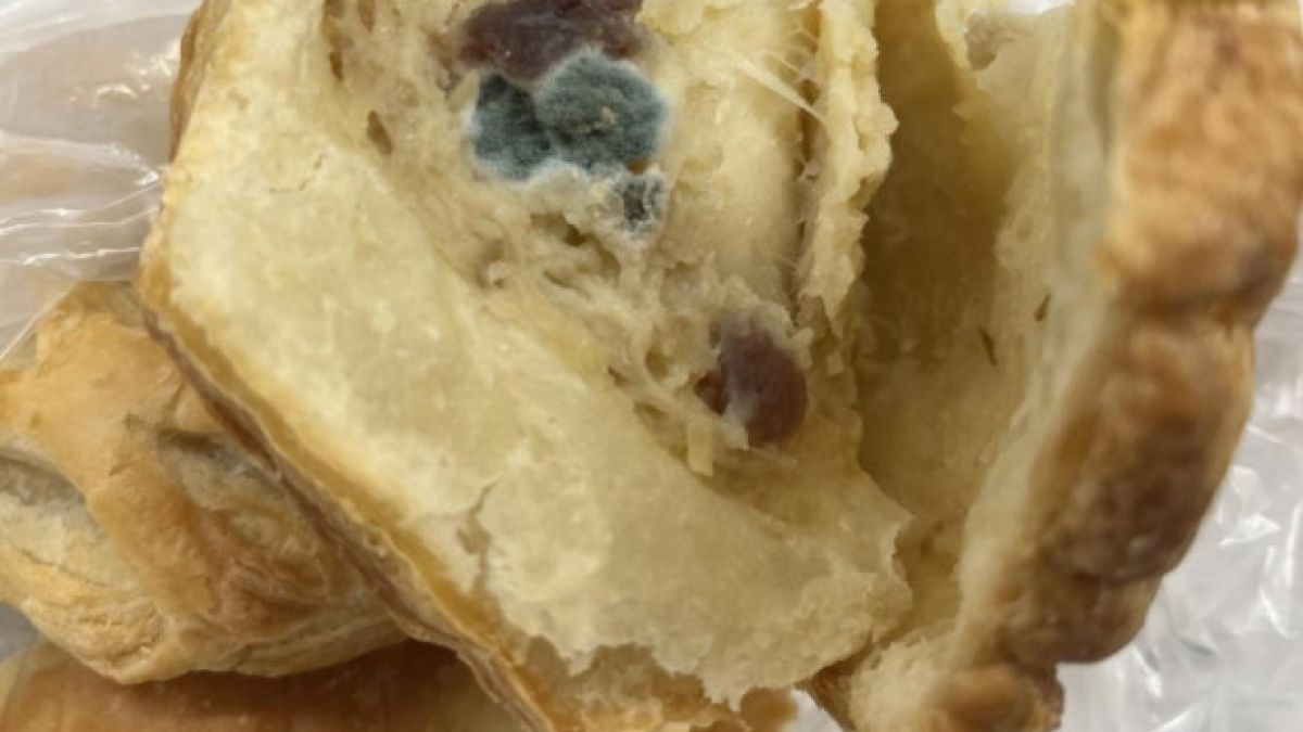 Пловдивчанка си купи кифла и щеше да повърне от погнуса СНИМКА