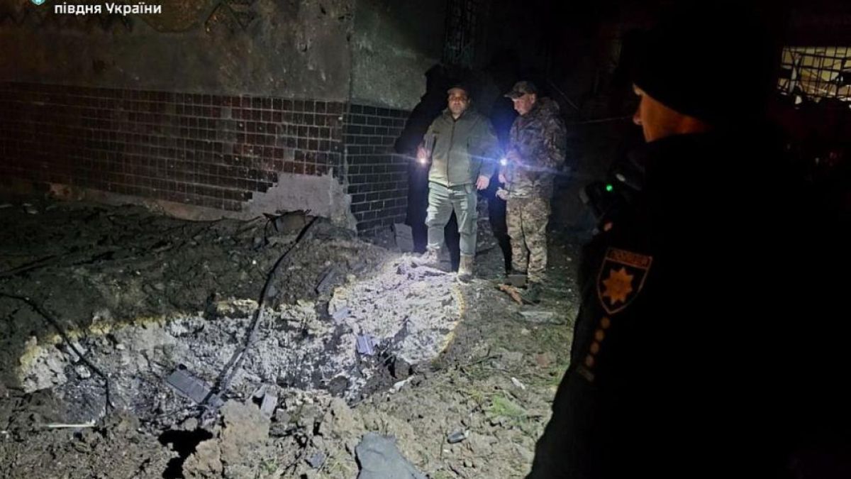 Нова атака с дронове и експлозии в Одеса, Зеленски отхвърли призив на папа Франциск