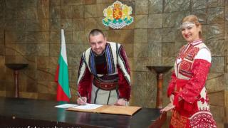 Обичан от всички фолклорен изпълнител взе красивата Паолина на сватба за чудо и приказ СНИМКИ