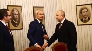 Костадинов не си поплюва, директно подхвана президента Радев за...