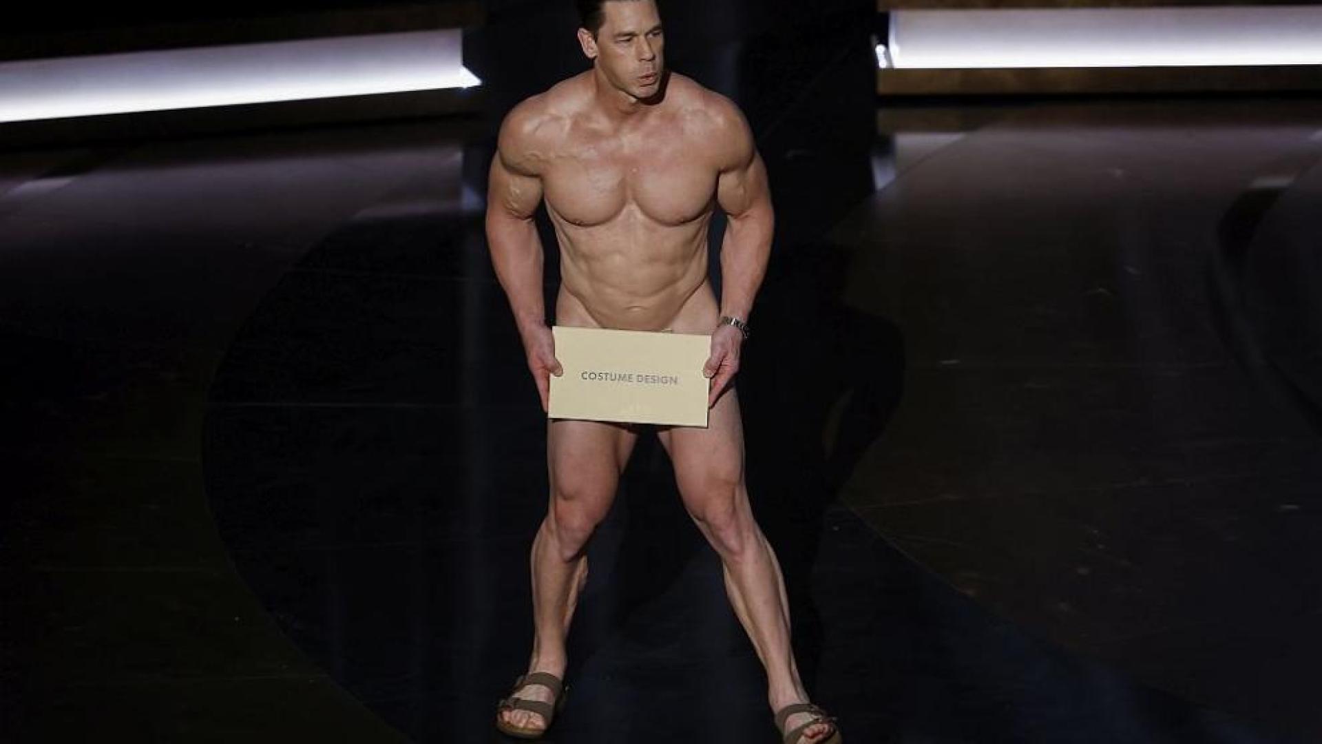 Тайната падна: Разкриха бил ли е чисто гол Джон Сина на сцената на Оскарите ВИДЕО