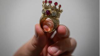 Известен рапър извади скрито съкровище на Тупак, мрежата онемя СНИМКА