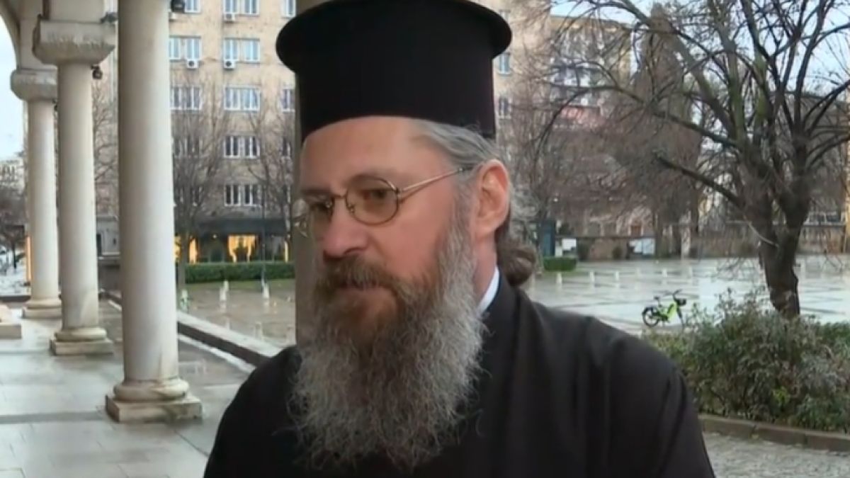 След кончината на патриарха ген. Мутафчийски веднага...