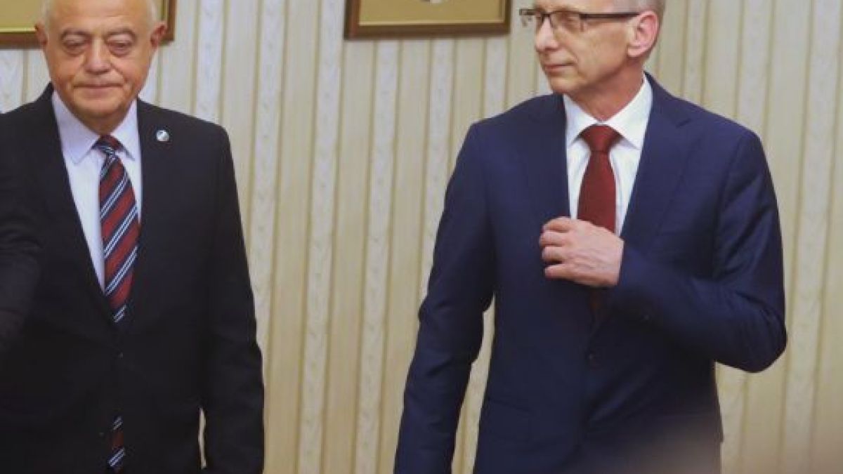 Заради фаталната Катя: Чутовен скандал между акад. Денков и ген. Атанасов СНИМКИ