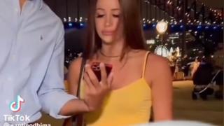 Показаха на чужденка българския флаг и я питаха на коя страна е, последва шок