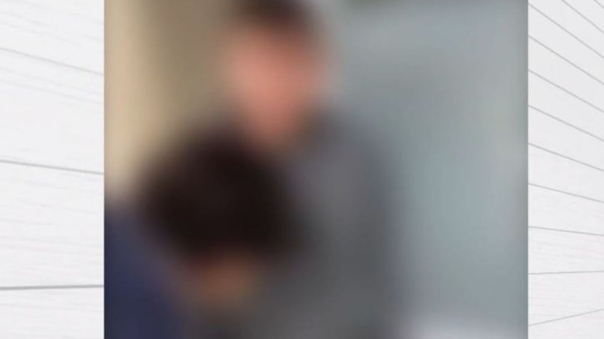 Ученици от елитна гимназия съблякоха чисто голо момче със СОП ВИДЕО