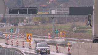 Само за месец нова отсечка се превърна в кошмар за пътуващите