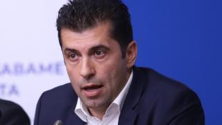 Кирил Петков със среднощни размисли за Мария Габриел и Борисов