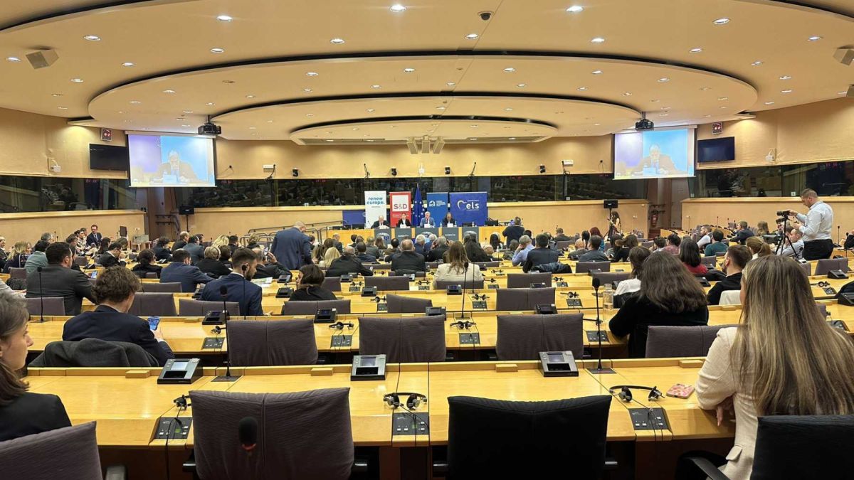 Цветелина Пенкова посрещна в Европейския парламент американския режисьор и носител на 4 награди „Оскар“ Оливър Стоун