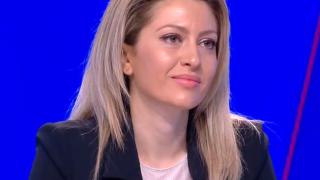 Красива депутатка от ГЕРБ-СДС нагорещи страстите около драмите с ПП-ДБ