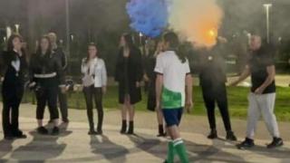 Димки, свирки и крясъци насред Казанлък по тъмна доба, ето какво се случва ВИДЕО