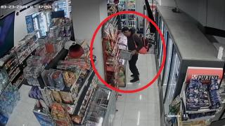 Мъж влезе в хранителен магазин във Враца и стана за резил ВИДЕО