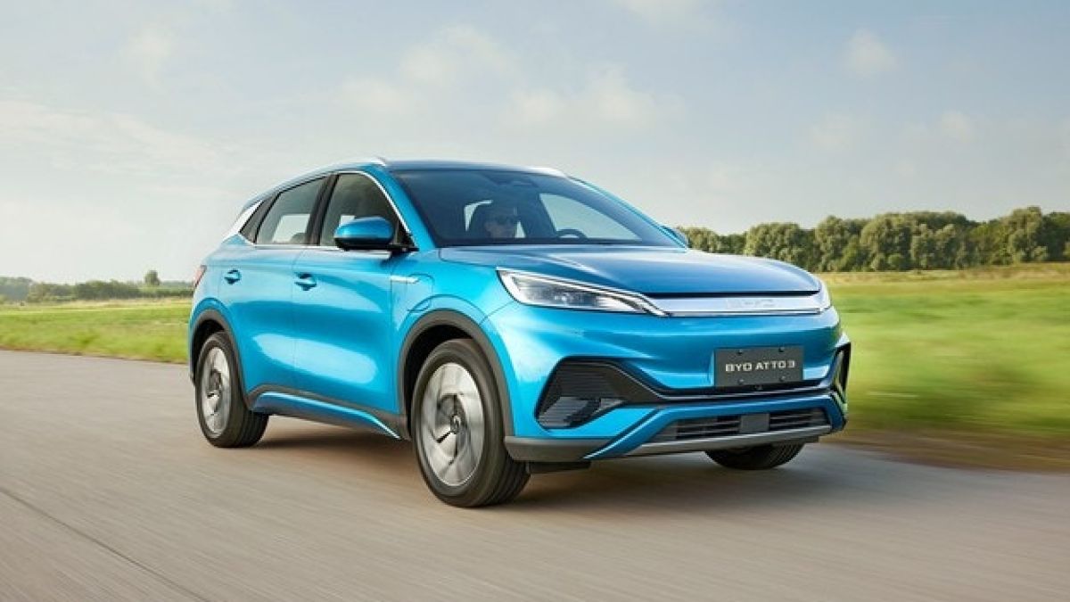 Китайският убиец на Tesla отваря магазин на хвърлей от нас