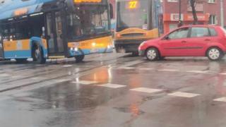 Първо в БЛИЦ! Извънредна ситуация на "Петте кьошета" в София СНИМКИ