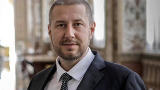 Пиарът на ГЕРБ излезе на "Витошка" и не се стърпя: Терзиев и Бонев, вие сте позор!
