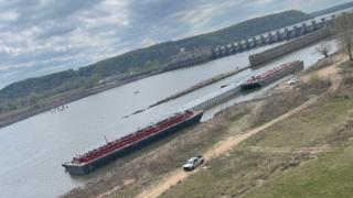 Какво им става на американците? Нов кораб се удари в мост ВИДЕО