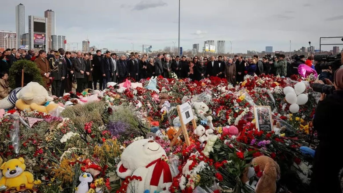 Какво направиха 130 чуждестранни посланици в центъра на Москва