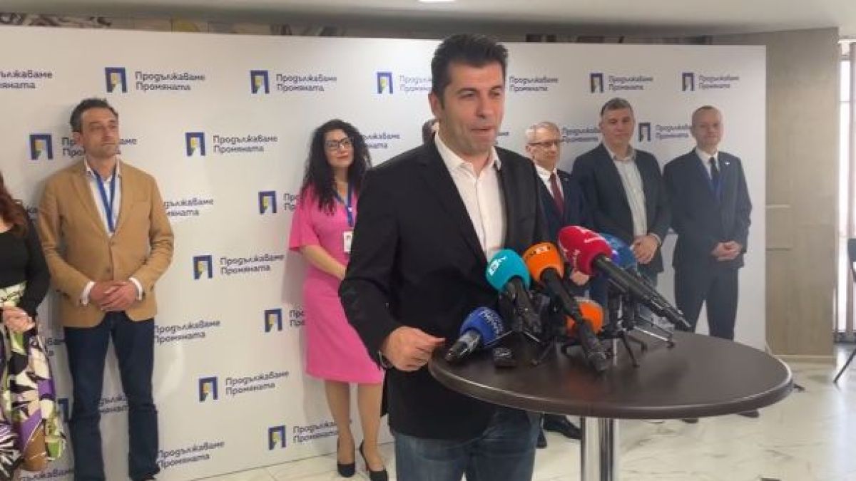 Кирил Петков показа Генералите на Промяната и поиска от народа да...