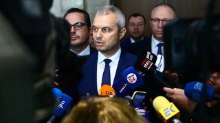 Костадинов: Атанасов за пореден път унизително се молеше на ГЕРБ да...