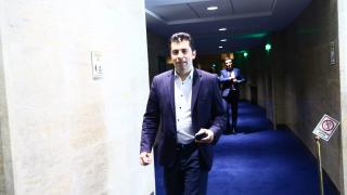 Петков забрави за брака с Бойко, подхвана приказки за джипката и се закани