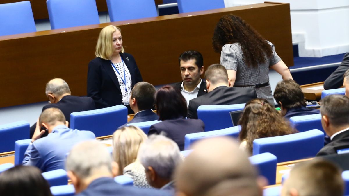 Харизанов: Парламент с изчерпан мандат иска вот на недоверие на служебно правителство