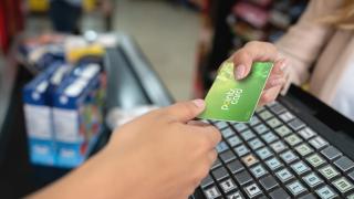 Истина ли е? Плащаме почивки и сметки с ваучери 