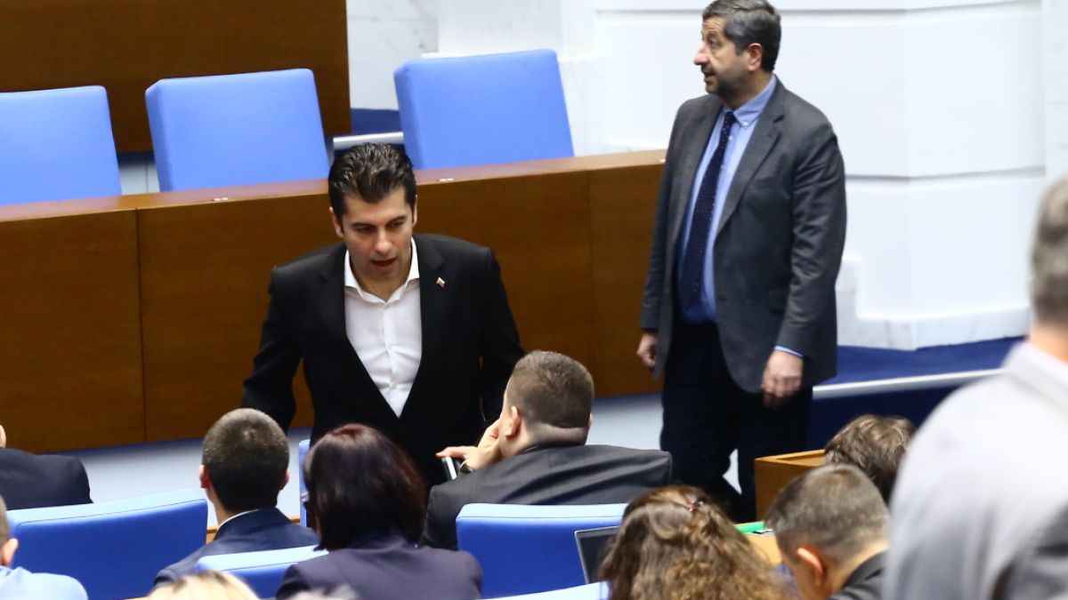ДБ се заканват на ПП, скандалът гори все по-силно
