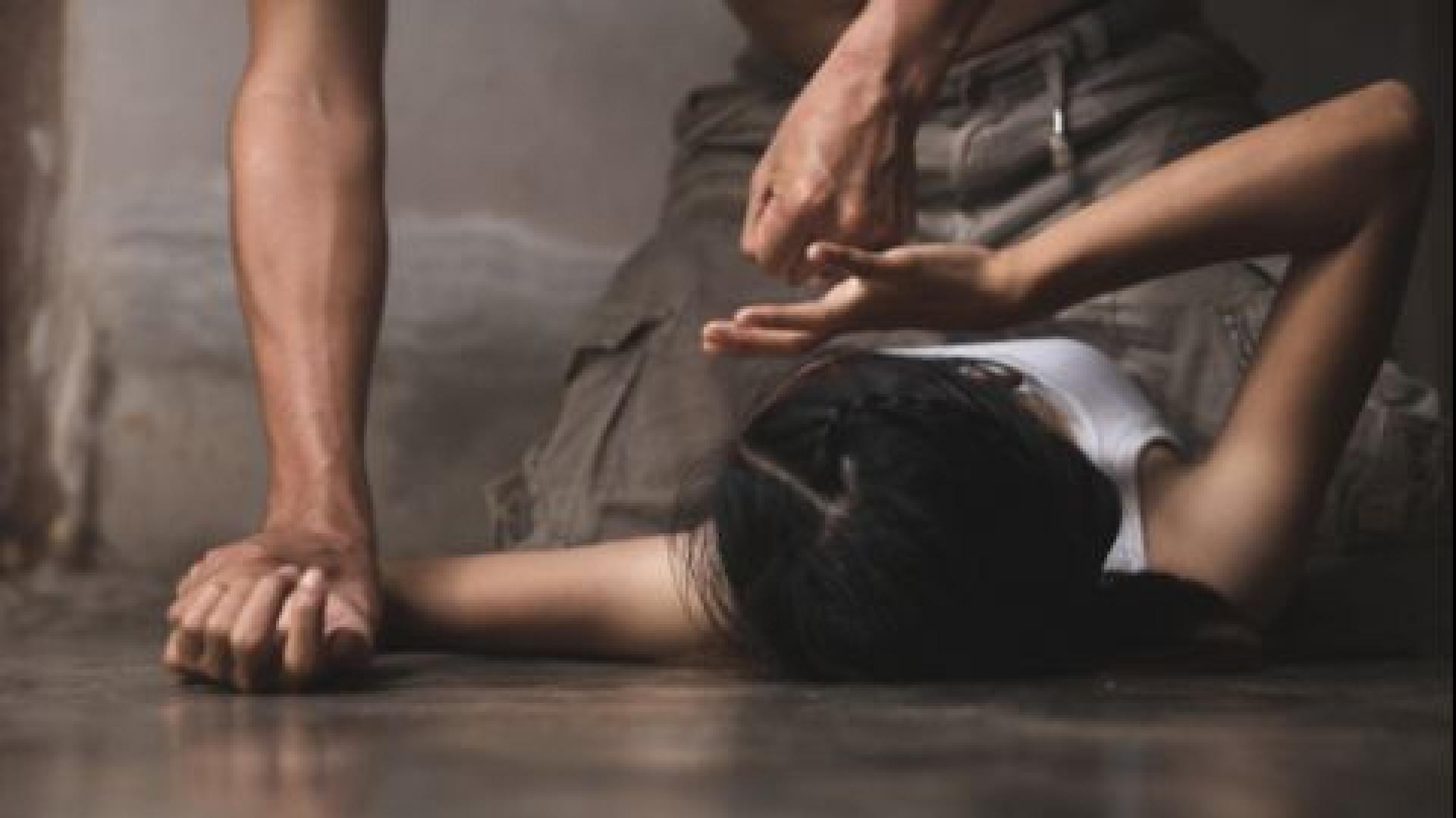 Брутално зверство в Дупница: Мъж преби бившата си жена и дъщерите си