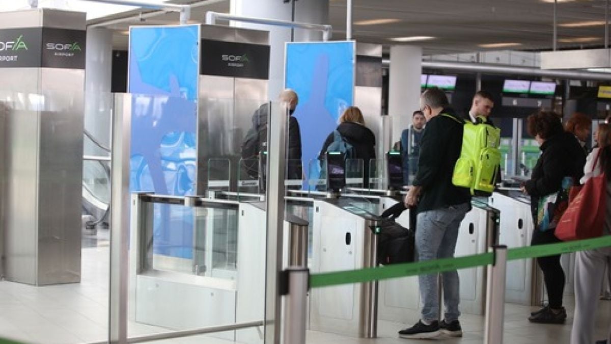 19-годишна българка се завърна от Доха със скандални пакети в багажа си 