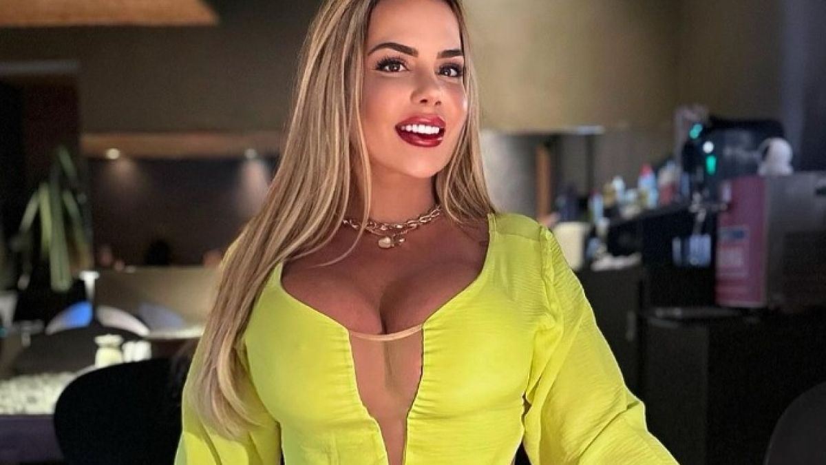 Най-сексапилната юристка в света се разголи за радост на феновете СНИМКИ 18+