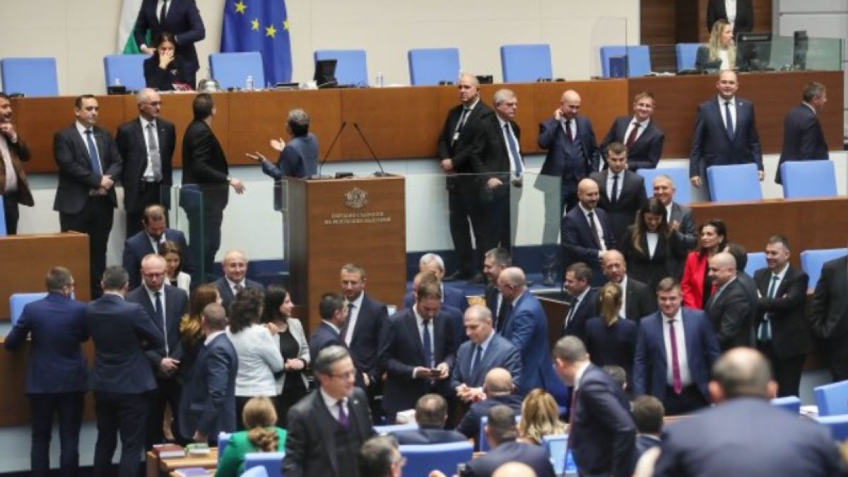 Парламентът създаде комисия след над 4 часа дебати, ето какво ще проверява