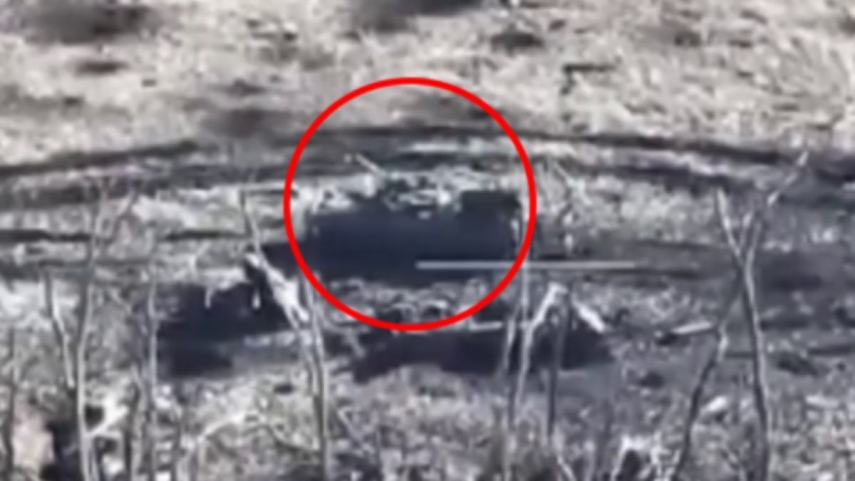 Украински бойци изгориха руска бронирана техника в източно направление ВИДЕО