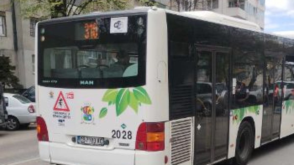 Сигнал до БЛИЦ! Всички гледат в ступор какво направи шофьор на автобус 310 в София