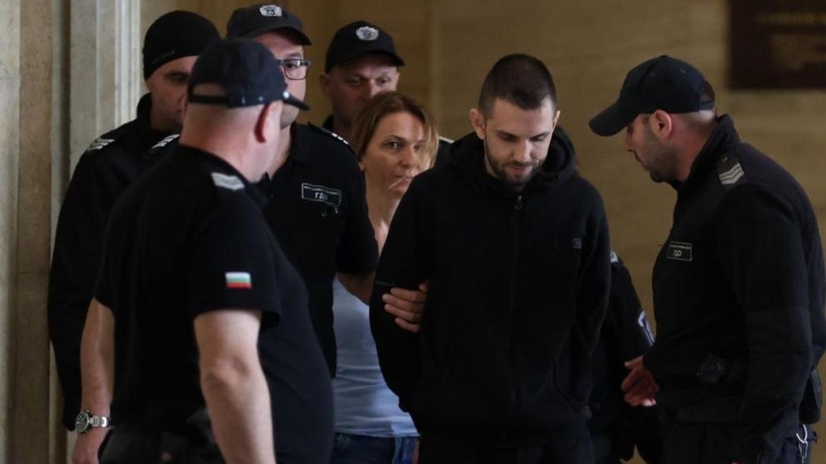 Извънредно! Един от арестуваните след акцията в Агенция "Митници" е в болница СНИМКИ