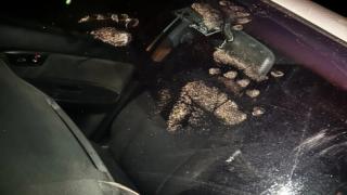 Габровец паркира колата си, а на сутринта върху предното стъкло видя тези следи СНИМКИ