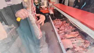 Голяма шашма с агнешкото, ето как редовно ни цакат зад щанда