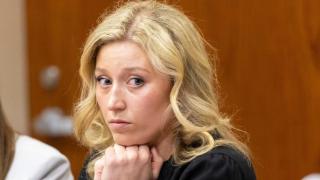 24-г. учителка е правила секс с ученик 10 пъти, ето как я наказаха ВИДЕО