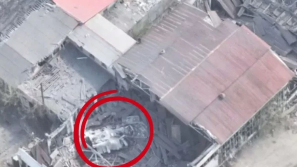ВСУ поразиха руски „танк-костенурка“, който е навлязъл в Красногоровка ВИДЕО