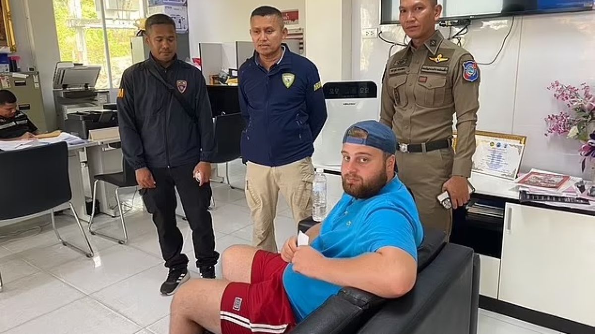Шок: Турист размаха члена си на плаж в Тайланд ВИДЕО 18+
