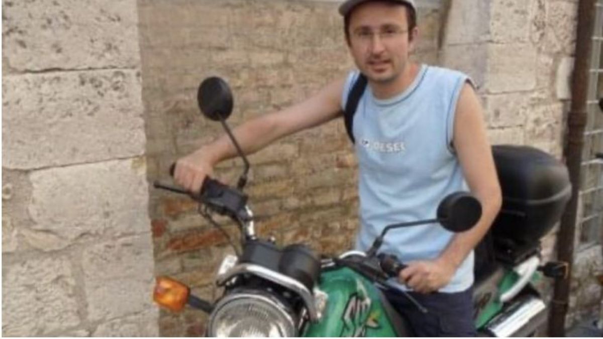 Гръмна скандал в Италианския лицей в Горна баня, директорът Капурдов във война с родители и учители