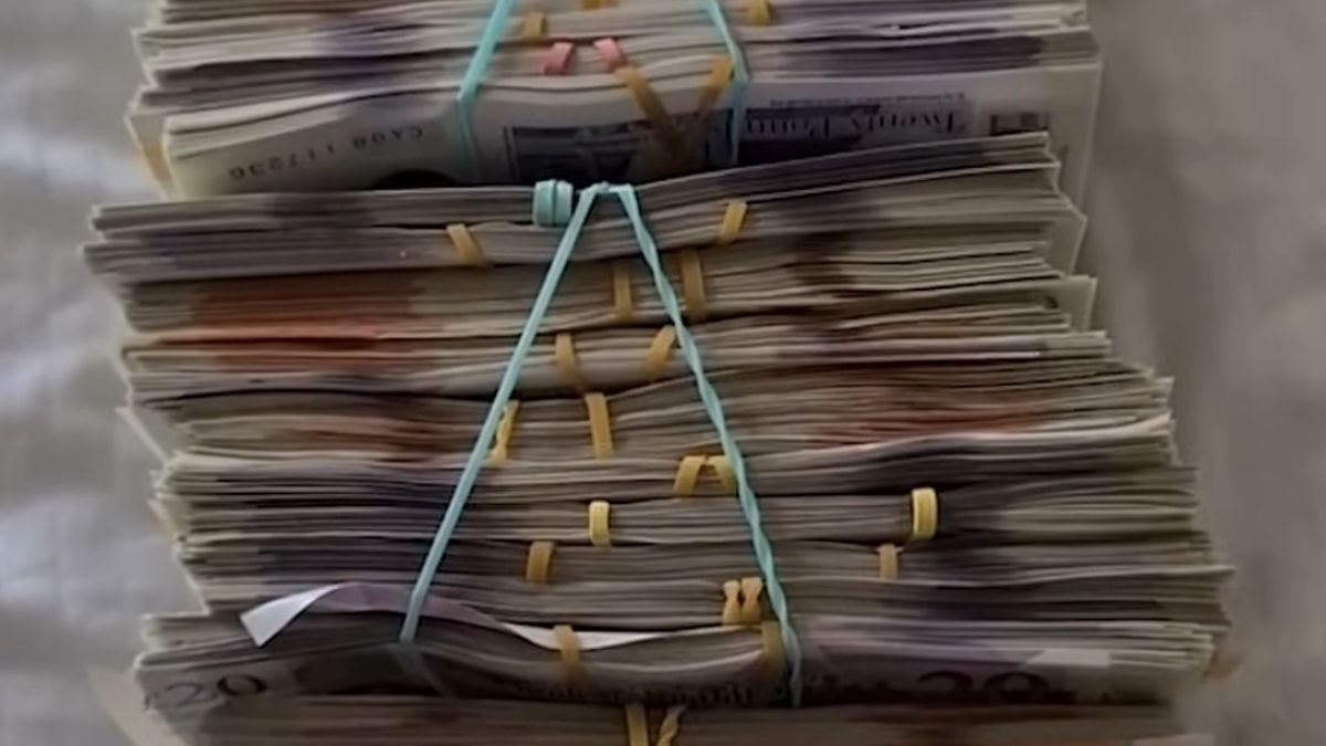 Британците онемяха: Българите, източили 50 млн. паунда, хвърлят пачки и тънат в лукс ВИДЕО