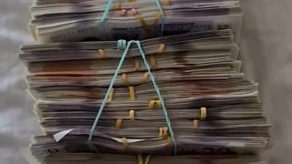 Британците онемяха: Българите, източили 50 млн. паунда, хвърлят пачки и тънат в лукс ВИДЕО