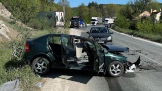 Адско меле край Мездра! Пътят е затворен, а шофьорите са в капан ВИДЕО
