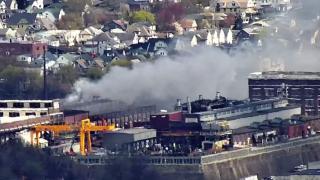 Огън изпепели главния US завод, снабдяващ Украйна със снаряди СНИМКИ 
